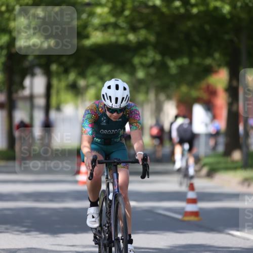 10.08.2025 - GEWOBA Citytriathlon Bremen Yannick Fuchs http://msf.ph/oto/8548808 10.08.2025 12:15:12 Radfahren 564, 591, 643, 753, 852, 876, 947, 959, 1011, 1020 meine-sportfotos.de