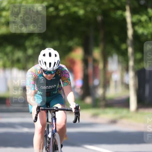 10.08.2025 - GEWOBA Citytriathlon Bremen Yannick Fuchs http://msf.ph/oto/8548812 10.08.2025 12:15:12 Radfahren 564, 591, 643, 753, 852, 876, 947, 959, 1011, 1020 meine-sportfotos.de