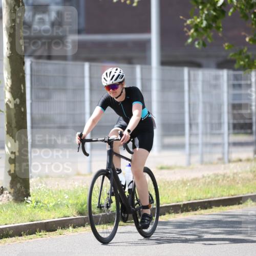 10.08.2025 - GEWOBA Citytriathlon Bremen Yannick Fuchs http://msf.ph/oto/8548817 10.08.2025 13:17:35 Radfahren 567, 825, 853, 1018 meine-sportfotos.de