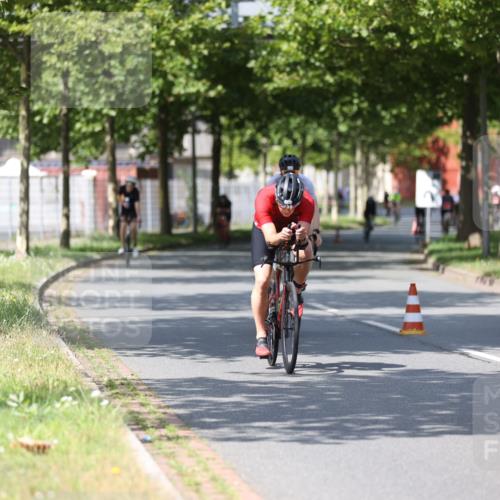 10.08.2025 - GEWOBA Citytriathlon Bremen Yannick Fuchs http://msf.ph/oto/8548819 10.08.2025 12:15:16 Radfahren 564, 591, 643, 753, 852, 876, 947, 959, 1011 meine-sportfotos.de