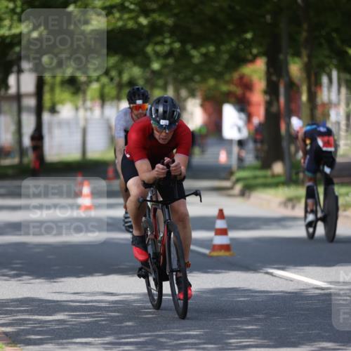10.08.2025 - GEWOBA Citytriathlon Bremen Yannick Fuchs http://msf.ph/oto/8548822 10.08.2025 12:15:17 Radfahren 564, 591, 643, 753, 852, 858, 876, 947, 959, 1011 meine-sportfotos.de