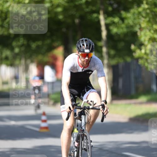 10.08.2025 - GEWOBA Citytriathlon Bremen Yannick Fuchs http://msf.ph/oto/8548829 10.08.2025 12:15:18 Radfahren 564, 591, 643, 753, 852, 858, 876, 947, 959, 1011 meine-sportfotos.de