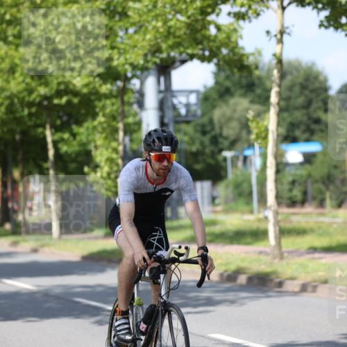 10.08.2025 - GEWOBA Citytriathlon Bremen Yannick Fuchs http://msf.ph/oto/8548836 10.08.2025 12:15:18 Radfahren 564, 591, 643, 753, 852, 858, 876, 947, 959, 1011 meine-sportfotos.de