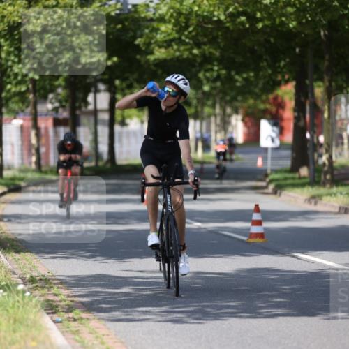 10.08.2025 - GEWOBA Citytriathlon Bremen Yannick Fuchs http://msf.ph/oto/8548847 10.08.2025 12:15:21 Radfahren 564, 591, 643, 753, 834, 852, 858, 876, 947, 1011 meine-sportfotos.de