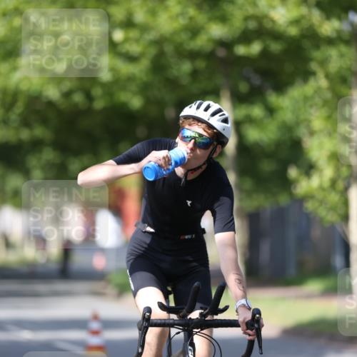 10.08.2025 - GEWOBA Citytriathlon Bremen Yannick Fuchs http://msf.ph/oto/8548853 10.08.2025 12:15:22 Radfahren 564, 591, 643, 834, 852, 858, 876, 947, 1011 meine-sportfotos.de