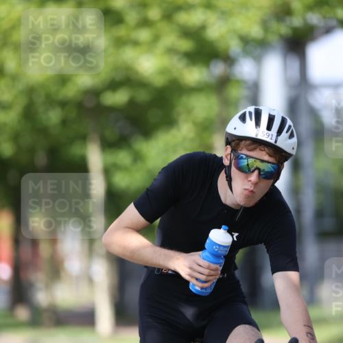 10.08.2025 - GEWOBA Citytriathlon Bremen Yannick Fuchs http://msf.ph/oto/8548856 10.08.2025 12:15:22 Radfahren 564, 591, 643, 834, 852, 858, 876, 947, 1011 meine-sportfotos.de