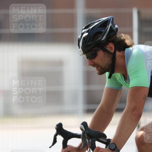 10.08.2025 - GEWOBA Citytriathlon Bremen Yannick Fuchs http://msf.ph/oto/8548891 10.08.2025 13:18:30 Radfahren 596, 934 meine-sportfotos.de