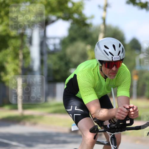 10.08.2025 - GEWOBA Citytriathlon Bremen Yannick Fuchs http://msf.ph/oto/8548897 10.08.2025 12:15:31 Radfahren 591, 641, 643, 834, 858 meine-sportfotos.de