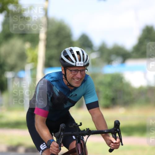 10.08.2025 - GEWOBA Citytriathlon Bremen Yannick Fuchs http://msf.ph/oto/8548914 10.08.2025 12:15:34 Radfahren 626, 641, 643, 834, 858 meine-sportfotos.de