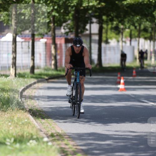 10.08.2025 - GEWOBA Citytriathlon Bremen Yannick Fuchs http://msf.ph/oto/8548920 10.08.2025 12:15:38 Radfahren 626, 641, 682, 834, 839, 840, 858 meine-sportfotos.de