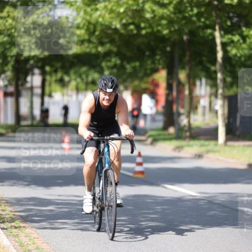 10.08.2025 - GEWOBA Citytriathlon Bremen Yannick Fuchs http://msf.ph/oto/8548927 10.08.2025 12:15:39 Radfahren 626, 641, 682, 834, 836, 839, 840, 858, 1016 meine-sportfotos.de