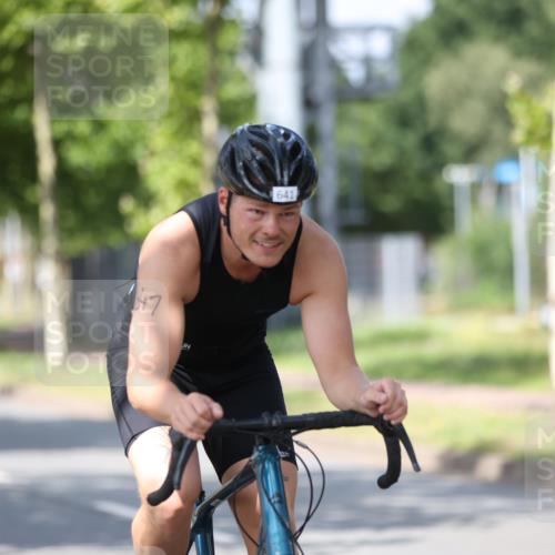 10.08.2025 - GEWOBA Citytriathlon Bremen Yannick Fuchs http://msf.ph/oto/8548931 10.08.2025 12:15:40 Radfahren 626, 641, 682, 834, 836, 839, 840, 858, 1016 meine-sportfotos.de