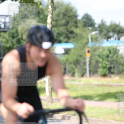 10.08.2025 - GEWOBA Citytriathlon Bremen Yannick Fuchs http://msf.ph/oto/8548933 10.08.2025 12:15:40 Radfahren 626, 641, 682, 834, 836, 839, 840, 858, 1016 meine-sportfotos.de
