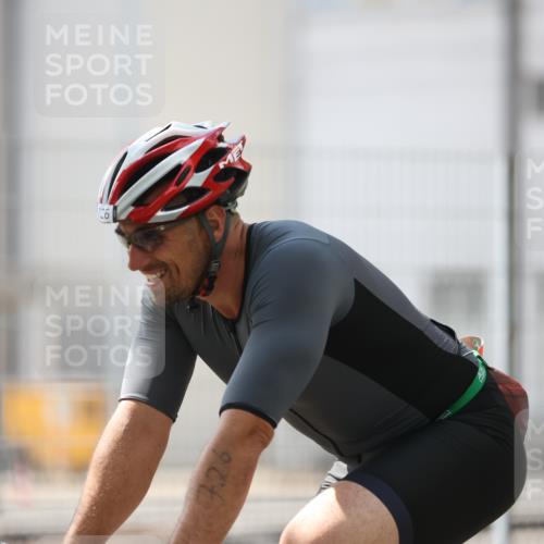 10.08.2025 - GEWOBA Citytriathlon Bremen Yannick Fuchs http://msf.ph/oto/8548969 10.08.2025 13:19:04 Radfahren 671, 709, 726, 899, 975, 1002 meine-sportfotos.de