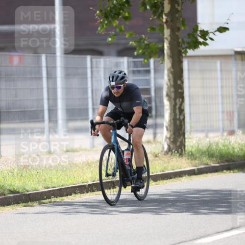 10.08.2025 - GEWOBA Citytriathlon Bremen Yannick Fuchs http://msf.ph/oto/8548979 10.08.2025 13:19:13 Radfahren 671, 762, 803, 899, 983, 1002 meine-sportfotos.de