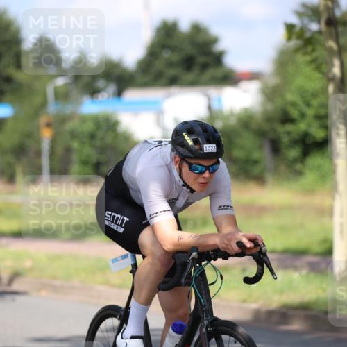 10.08.2025 - GEWOBA Citytriathlon Bremen Yannick Fuchs http://msf.ph/oto/8549013 10.08.2025 12:15:54 Radfahren 600, 626, 654, 682, 686, 707, 715, 824, 836, 839, 840, 859, 891, 1016, 1022 meine-sportfotos.de