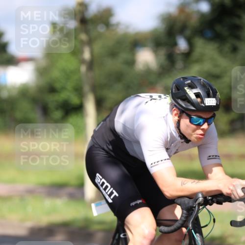 10.08.2025 - GEWOBA Citytriathlon Bremen Yannick Fuchs http://msf.ph/oto/8549015 10.08.2025 12:15:54 Radfahren 600, 626, 654, 682, 686, 707, 715, 824, 836, 839, 840, 859, 891, 1016, 1022 meine-sportfotos.de