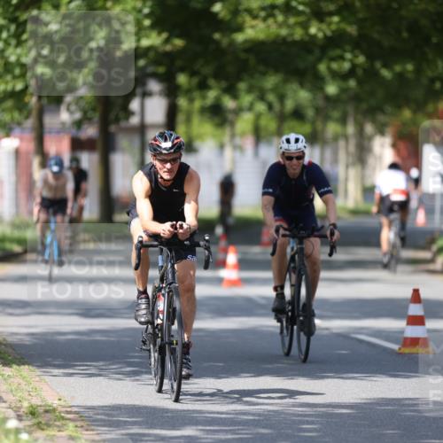 10.08.2025 - GEWOBA Citytriathlon Bremen Yannick Fuchs http://msf.ph/oto/8549023 10.08.2025 12:15:56 Radfahren 600, 626, 654, 682, 686, 707, 715, 824, 836, 839, 840, 859, 891, 1016, 1022 meine-sportfotos.de