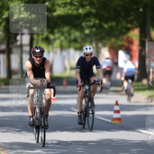 10.08.2025 - GEWOBA Citytriathlon Bremen Yannick Fuchs http://msf.ph/oto/8549026 10.08.2025 12:15:56 Radfahren 600, 626, 654, 682, 686, 707, 715, 824, 836, 839, 840, 859, 891, 1016, 1022 meine-sportfotos.de