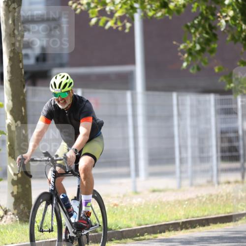 10.08.2025 - GEWOBA Citytriathlon Bremen Yannick Fuchs http://msf.ph/oto/8549034 10.08.2025 13:19:29 Radfahren 762, 803, 983 meine-sportfotos.de