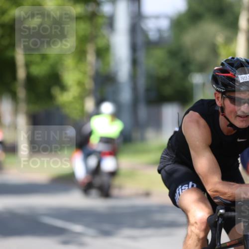 10.08.2025 - GEWOBA Citytriathlon Bremen Yannick Fuchs http://msf.ph/oto/8549038 10.08.2025 12:15:57 Radfahren 600, 626, 654, 682, 686, 707, 715, 824, 836, 839, 840, 859, 891, 1016, 1022 meine-sportfotos.de