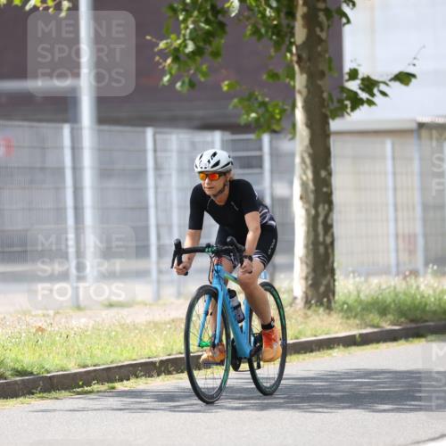 10.08.2025 - GEWOBA Citytriathlon Bremen Yannick Fuchs http://msf.ph/oto/8549047 10.08.2025 13:19:48 Radfahren 978 meine-sportfotos.de