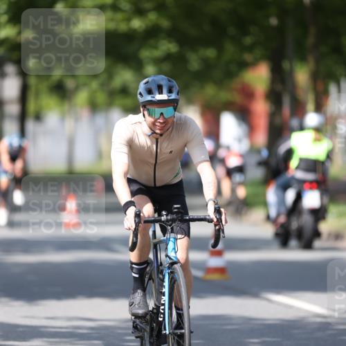 10.08.2025 - GEWOBA Citytriathlon Bremen Yannick Fuchs http://msf.ph/oto/8549051 10.08.2025 12:15:59 Radfahren 600, 626, 654, 682, 686, 707, 715, 824, 836, 839, 840, 859, 891, 1016, 1022 meine-sportfotos.de