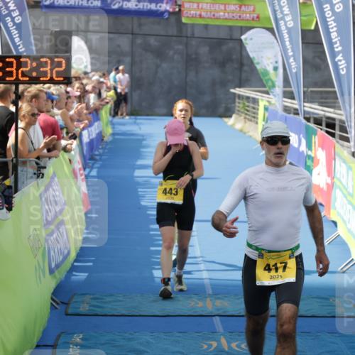10.08.2025 - GEWOBA Citytriathlon Bremen H.Heesch http://msf.ph/oto/8549077 10.08.2025 11:36:14 Ziel 418, 443, 452 meine-sportfotos.de