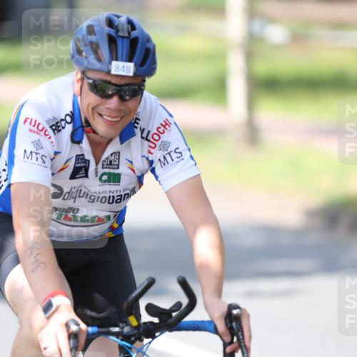 10.08.2025 - GEWOBA Citytriathlon Bremen Yannick Fuchs http://msf.ph/oto/8549082 10.08.2025 13:20:28 Radfahren 842, 848, 926, 964 meine-sportfotos.de