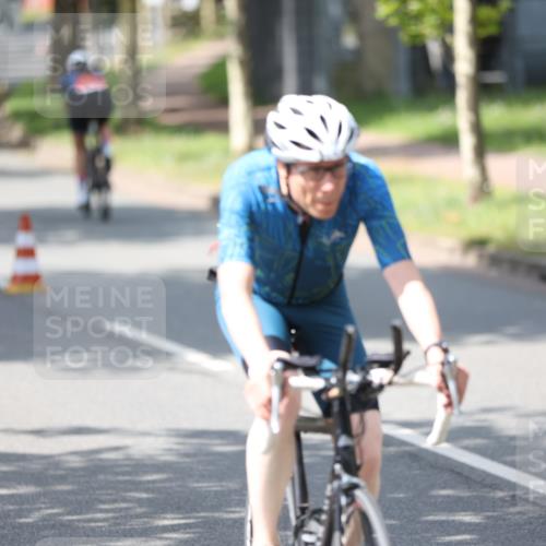 10.08.2025 - GEWOBA Citytriathlon Bremen Yannick Fuchs http://msf.ph/oto/8549094 10.08.2025 13:20:38 Radfahren 842, 862, 926, 964 meine-sportfotos.de