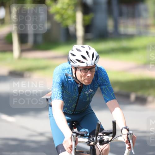 10.08.2025 - GEWOBA Citytriathlon Bremen Yannick Fuchs http://msf.ph/oto/8549096 10.08.2025 13:20:38 Radfahren 842, 862, 926, 964 meine-sportfotos.de