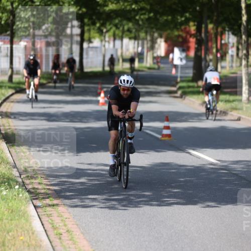 10.08.2025 - GEWOBA Citytriathlon Bremen Yannick Fuchs http://msf.ph/oto/8549106 10.08.2025 12:16:33 Radfahren 567, 742, 768, 783, 820, 843, 902 meine-sportfotos.de
