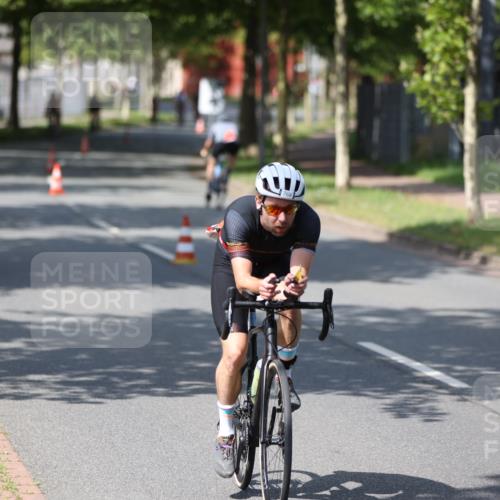 10.08.2025 - GEWOBA Citytriathlon Bremen Yannick Fuchs http://msf.ph/oto/8549109 10.08.2025 12:16:33 Radfahren 567, 742, 768, 783, 820, 843, 902 meine-sportfotos.de