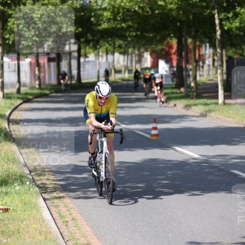 10.08.2025 - GEWOBA Citytriathlon Bremen Yannick Fuchs http://msf.ph/oto/8549117 10.08.2025 12:17:21 Radfahren 671, 856, 912, 956 meine-sportfotos.de