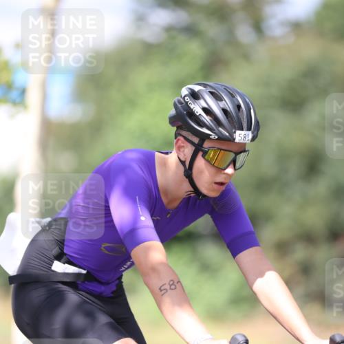 10.08.2025 - GEWOBA Citytriathlon Bremen Yannick Fuchs http://msf.ph/oto/8549121 10.08.2025 13:21:05 Radfahren 581, 785, 953, 1023 meine-sportfotos.de