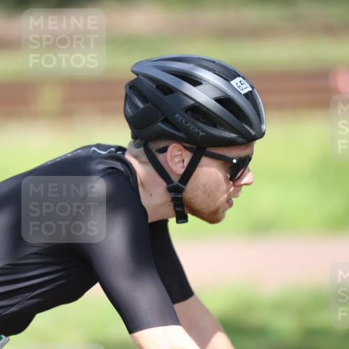 10.08.2025 - GEWOBA Citytriathlon Bremen Yannick Fuchs http://msf.ph/oto/8549128 10.08.2025 13:21:47 Radfahren 652, 663, 1001 meine-sportfotos.de