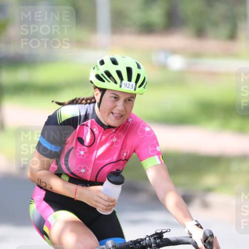 10.08.2025 - GEWOBA Citytriathlon Bremen Yannick Fuchs http://msf.ph/oto/8549132 10.08.2025 13:22:08 Radfahren 663, 676, 923 meine-sportfotos.de