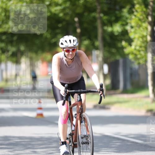 10.08.2025 - GEWOBA Citytriathlon Bremen Yannick Fuchs http://msf.ph/oto/8549199 10.08.2025 13:23:24 Radfahren 908, 925, 939, 945, 946, 954 meine-sportfotos.de