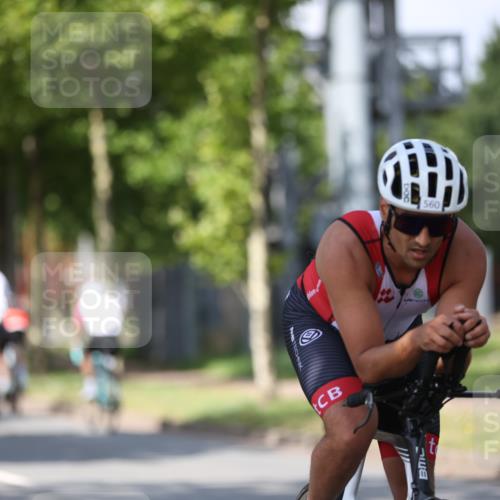 10.08.2025 - GEWOBA Citytriathlon Bremen Yannick Fuchs http://msf.ph/oto/8549203 10.08.2025 12:17:49 Radfahren 560, 566, 741, 765, 766, 933, 1025 meine-sportfotos.de