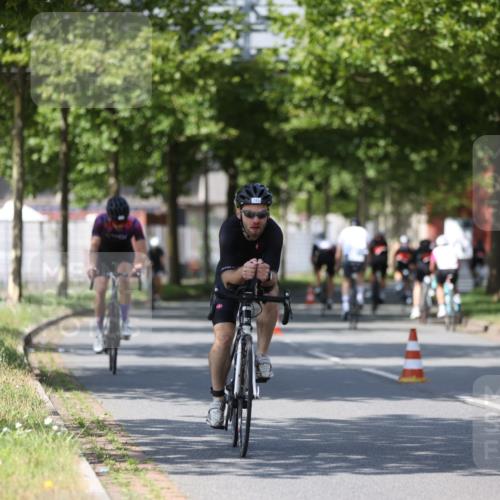 10.08.2025 - GEWOBA Citytriathlon Bremen Yannick Fuchs http://msf.ph/oto/8549210 10.08.2025 12:17:51 Radfahren 560, 566, 741, 765, 867, 933, 1025 meine-sportfotos.de