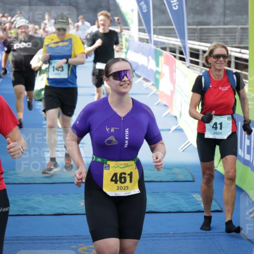 10.08.2025 - GEWOBA Citytriathlon Bremen H.Heesch http://msf.ph/oto/8549211 10.08.2025 11:37:15 Ziel 25, 29, 41, 143, 173, 209, 461 meine-sportfotos.de