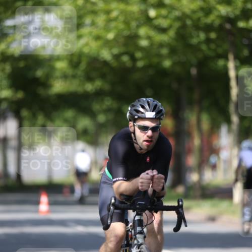 10.08.2025 - GEWOBA Citytriathlon Bremen Yannick Fuchs http://msf.ph/oto/8549216 10.08.2025 12:17:52 Radfahren 560, 566, 741, 765, 867, 933, 1025 meine-sportfotos.de