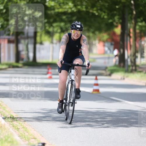 10.08.2025 - GEWOBA Citytriathlon Bremen Yannick Fuchs http://msf.ph/oto/8549223 10.08.2025 13:23:28 Radfahren 908, 925, 939, 945, 946, 954 meine-sportfotos.de