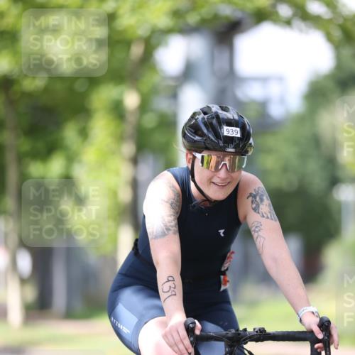 10.08.2025 - GEWOBA Citytriathlon Bremen Yannick Fuchs http://msf.ph/oto/8549230 10.08.2025 13:23:29 Radfahren 908, 925, 939, 945, 946, 954 meine-sportfotos.de