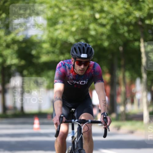 10.08.2025 - GEWOBA Citytriathlon Bremen Yannick Fuchs http://msf.ph/oto/8549231 10.08.2025 12:17:53 Radfahren 560, 566, 741, 765, 794, 867, 933, 1025 meine-sportfotos.de