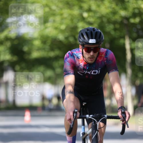 10.08.2025 - GEWOBA Citytriathlon Bremen Yannick Fuchs http://msf.ph/oto/8549234 10.08.2025 12:17:53 Radfahren 560, 566, 741, 765, 794, 867, 933, 1025 meine-sportfotos.de