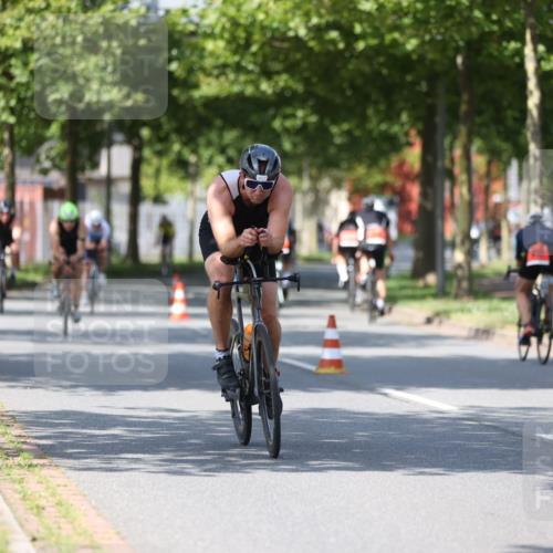 10.08.2025 - GEWOBA Citytriathlon Bremen Yannick Fuchs http://msf.ph/oto/8549263 10.08.2025 12:18:01 Radfahren 553, 560, 579, 582, 741, 765, 794, 833, 867, 933, 966, 977 meine-sportfotos.de