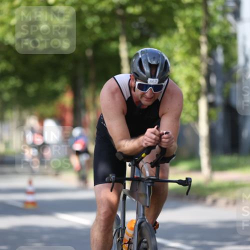 10.08.2025 - GEWOBA Citytriathlon Bremen Yannick Fuchs http://msf.ph/oto/8549275 10.08.2025 12:18:02 Radfahren 553, 560, 579, 582, 741, 765, 794, 833, 867, 933, 966, 977 meine-sportfotos.de
