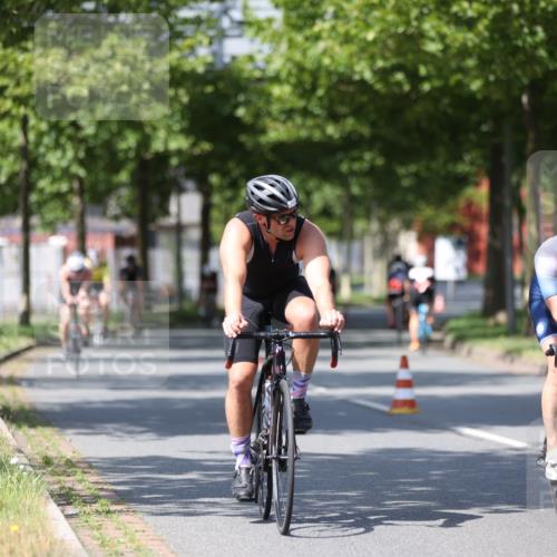 10.08.2025 - GEWOBA Citytriathlon Bremen Yannick Fuchs http://msf.ph/oto/8549297 10.08.2025 12:18:05 Radfahren 553, 579, 582, 741, 765, 794, 833, 867, 933, 966, 977 meine-sportfotos.de