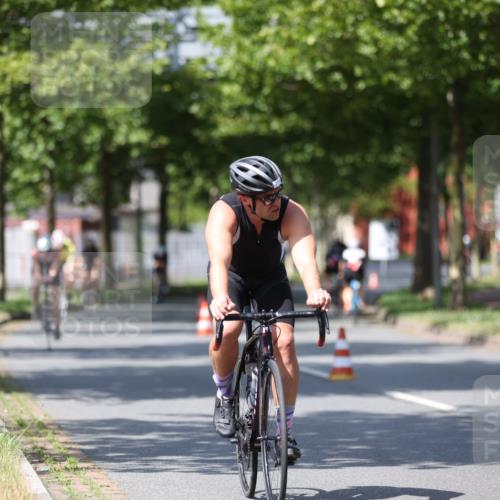 10.08.2025 - GEWOBA Citytriathlon Bremen Yannick Fuchs http://msf.ph/oto/8549298 10.08.2025 12:18:05 Radfahren 553, 579, 582, 741, 765, 794, 833, 867, 933, 966, 977 meine-sportfotos.de